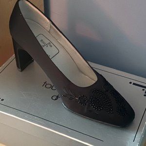The Touch of Nina Maritza Black Lux Satin Heels 8 1/2M